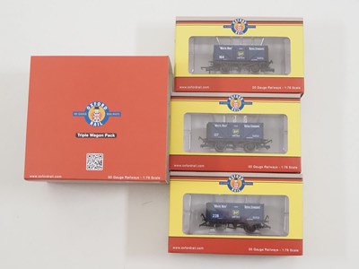 Lot 125 - A group of OXFORD RAIL OO gauge wagons, in...
