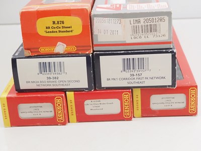 Lot 126 - A group of OO gauge Network South East rolling...