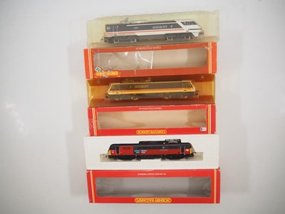 Lot 147 - A group of three HORNBY OO gauge electric...