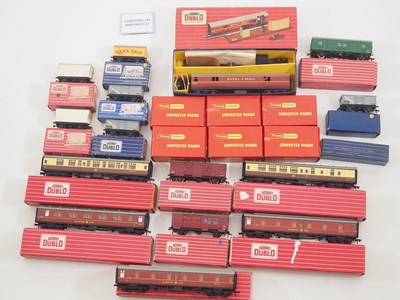 Lot 178 - A group of HORNBY DUBLO OO gauge 2 and 3-rail...