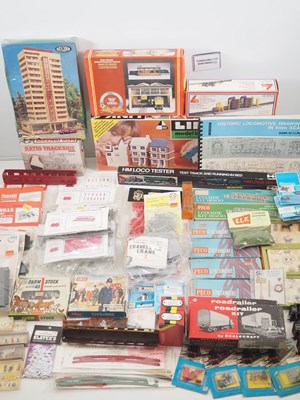 Lot 180 - A large quantity of OO gauge model railway...