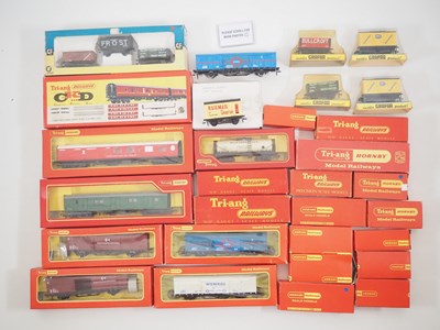 Lot 183 - A group of mostly boxed OO gauge freight...