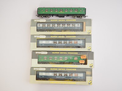 Lot 189 - A group of WRENN OO gauge Pullman cars in...