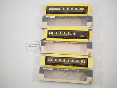 Lot 190 - A group of WRENN OO gauge Pullman cars in...