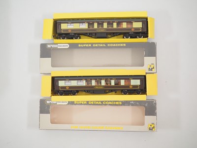 Lot 191 - A pair of WRENN OO gauge Pullman cars in...