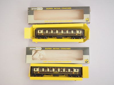 Lot 192 - A pair of WRENN OO gauge Pullman cars in...