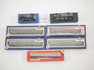 Lot 197 - A group of OO gauge rolling stock comprising...