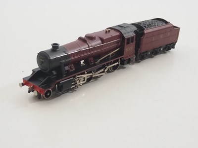 Lot 210 - A WRENN OO gauge W2272 LMS 8F Freight...