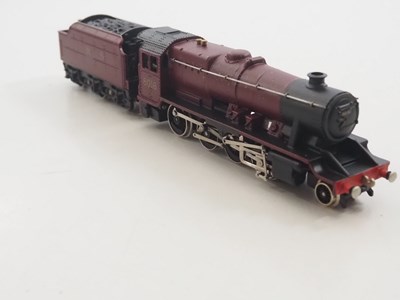 Lot 210 - A WRENN OO gauge W2272 LMS 8F Freight...