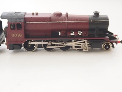 Lot 210 - A WRENN OO gauge W2272 LMS 8F Freight...
