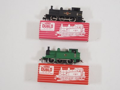 Lot 233 - A pair of HORNBY DUBLO OO gauge 2-rail R1...