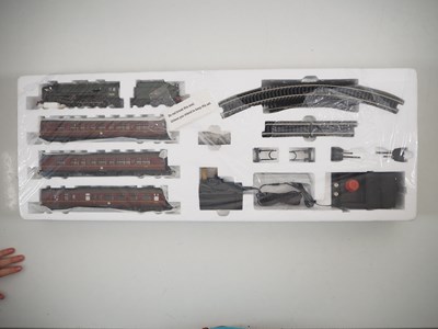 Lot 261 - A HORNBY OO gauge Marks & Spencer 2004 limited...