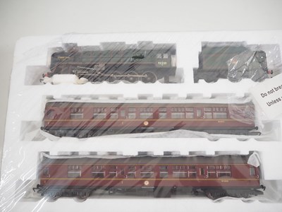 Lot 261 - A HORNBY OO gauge Marks & Spencer 2004 limited...