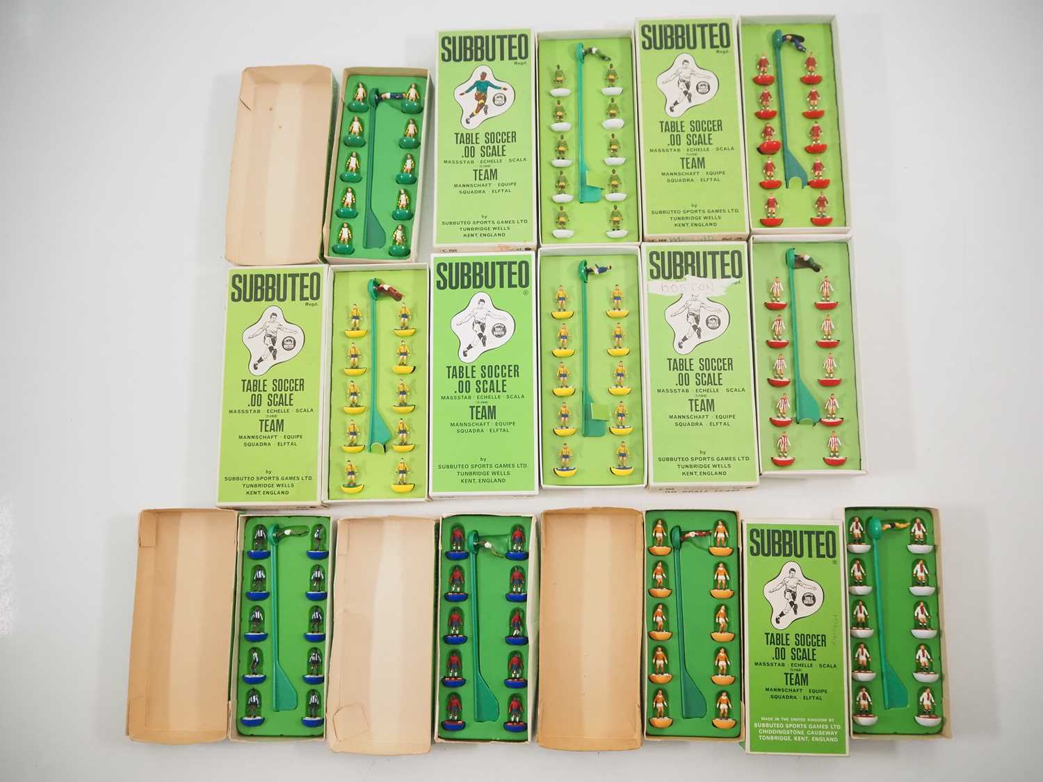 Lot 303 - A group of vintage SUBBUTEO teams to include...