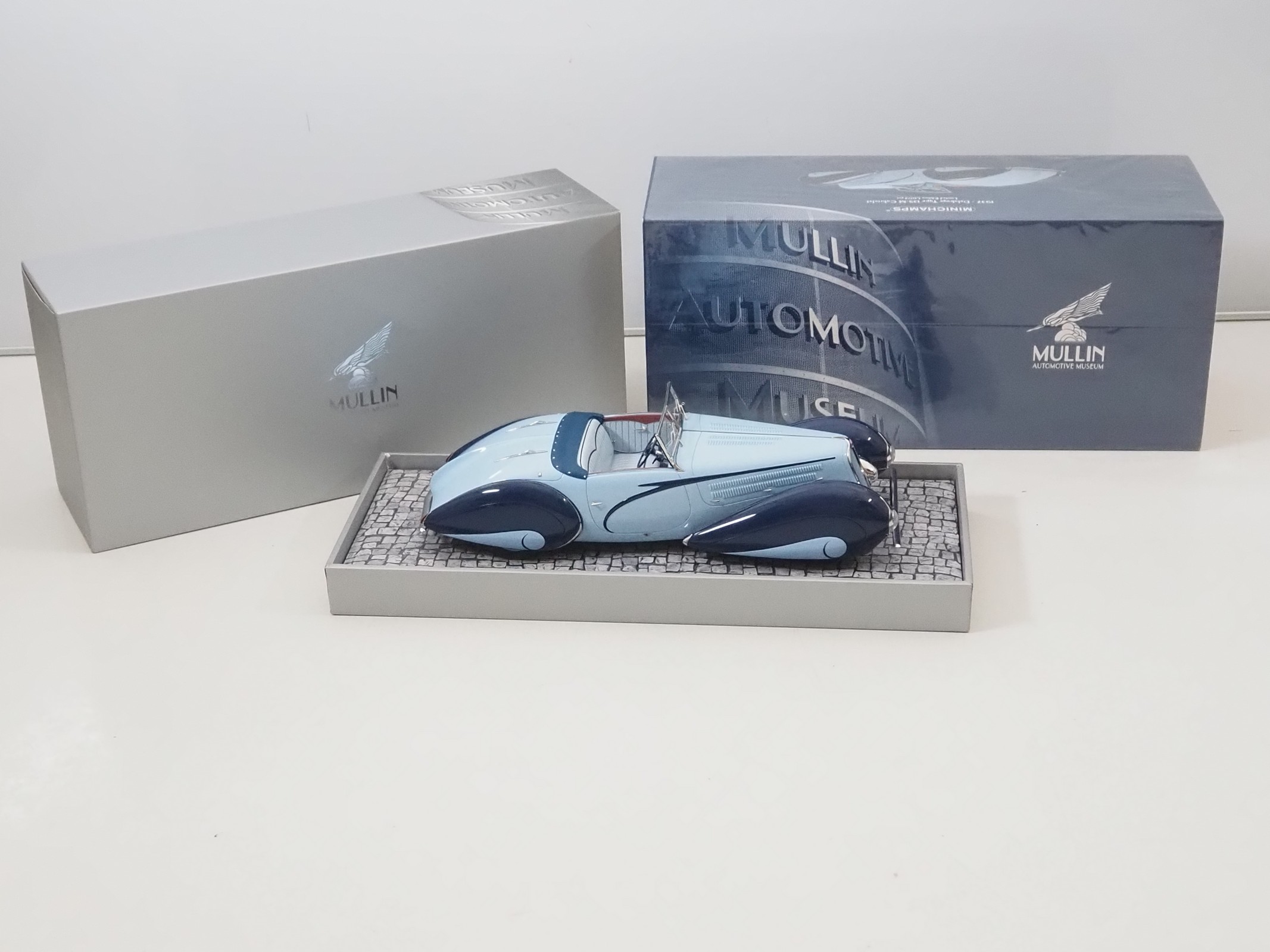 Lot 407 - A MINICHAMPS (Mullin Automotive Museum) 1/18
