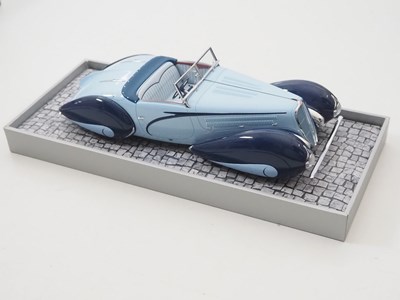 Lot 407 - A MINICHAMPS (Mullin Automotive Museum) 1/18