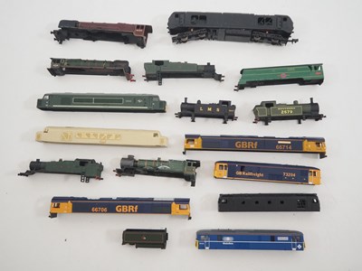 Lot 8 - A group of N gauge model railways kits and...