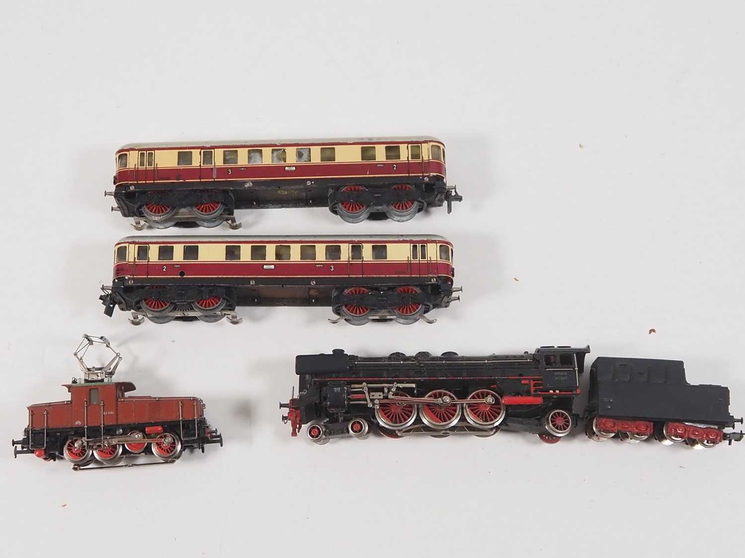 Lot 9 - A group of unboxed HO Gauge 3-rail items by...