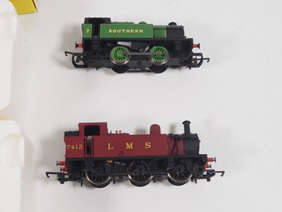 Lot 44 - A group of boxed and unboxed HORNBY OO gauge...