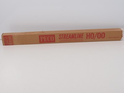 Lot 63 - A large quantity of OO gauge PECO streamline...