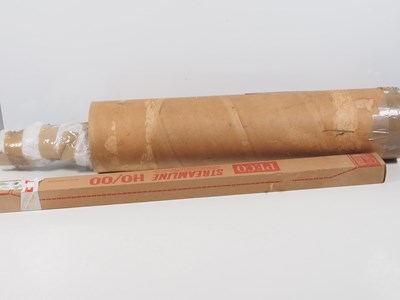 Lot 63 - A large quantity of OO gauge PECO streamline...