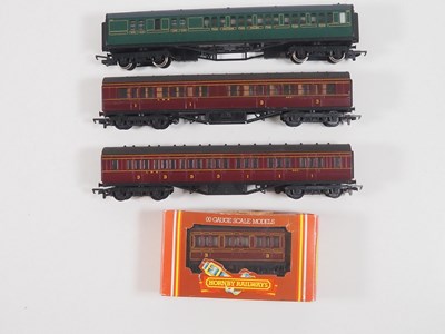 Lot 67 - A quantity of boxed and unboxed OO gauge...