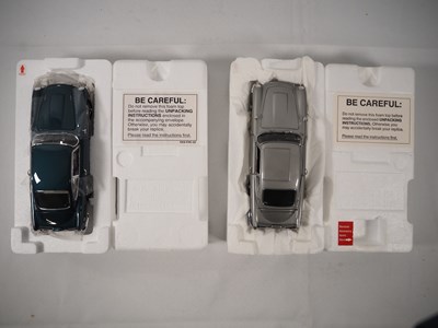 Lot 113 - A pair of DANBURY MINT 1:24 scale diecast...