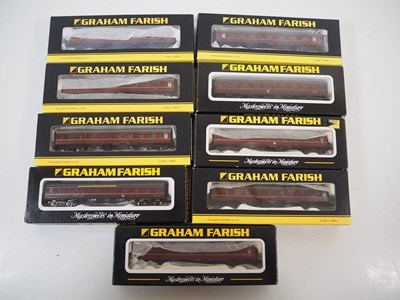 Lot 4 - A group of GRAHAM FARISH N gauge MK1 passenger...
