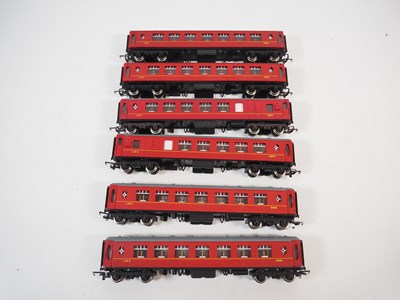 Lot 53 - A group of WRENN OO gauge unboxed Pullman cars...