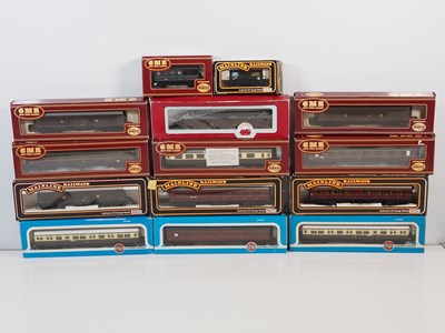 Lot 73 - A group of OO gauge rolling stock by AIRFIX...