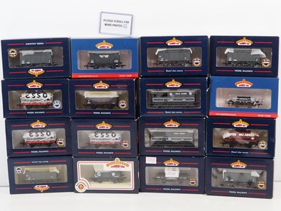 Lot 79 - A group of BACHMANN OO gauge wagons of various...