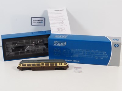Lot 82 - A DAPOL OO gauge streamlined diesel railcar in...
