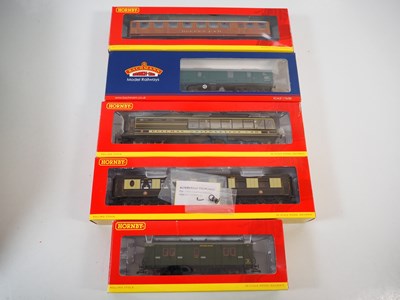 Lot 115 - A group of OO gauge passenger coaches by...