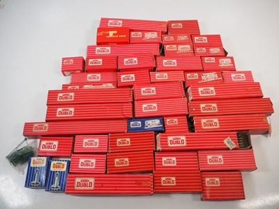 Lot 140 - A large tray of boxed HORNBY DUBLO OO gauge...