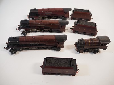 Lot 148 - A group of HORNBY OO gauge unboxed 3-rail...