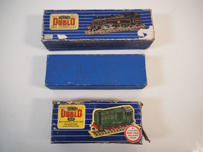 Lot 151 - A group of HORNBY DUBLO boxed OO gauge 3-rail...