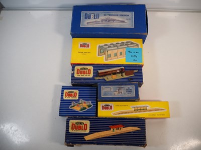 Lot 157 - A group of HORNBY DUBLO OO gauge boxed...