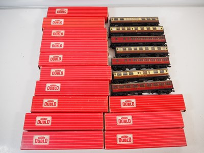 Lot 160 - A quantity of boxed and unboxed HORNBY DUBLO...