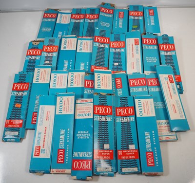 Lot 181 - A large quantity of vintage PECO OO gauge...
