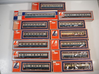 Lot 189 - A group of OO gauge passenger coaches by LIMA...