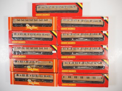 Lot 190 - A group of HORNBY OO gauge passenger coaches...