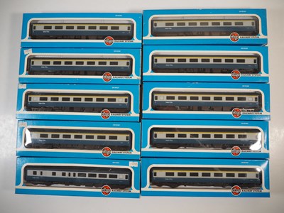 Lot 192 - A group of AIRFIX OO gauge MK2 passenger...