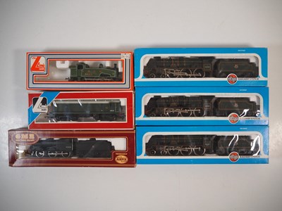 Lot 196 - A group of OO gauge steam and diesel...