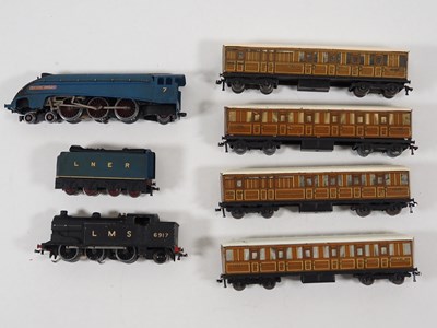 Lot 205 - A group of HORNBY DUBLO OO gauge 3-rail...
