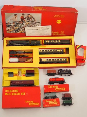 Lot 212 - A group of TRI-ANG OO gauge rolling stock to...