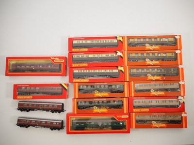 Lot 214 - A group of mostly boxed OO gauge passenger...