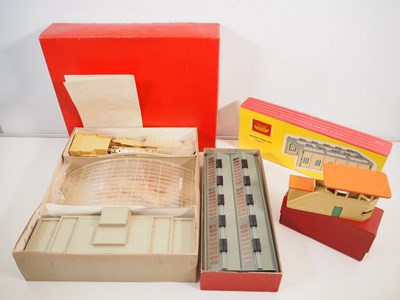 Lot 222 - A pair of TRIANG HORNBY (ex-HORNBY DUBLO)...