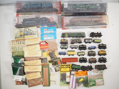 Lot 223 - A large tray of unboxed OO gauge locomotives...