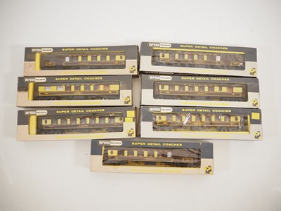 Lot 225 - A group of WRENN OO gauge Pullman coaches all...
