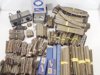 Lot 242 - A very large quantity of HORNBY DUBLO OO gauge...